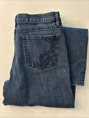 Lee classic fit straight leg jeans embroidered flowers on back pockets size 11